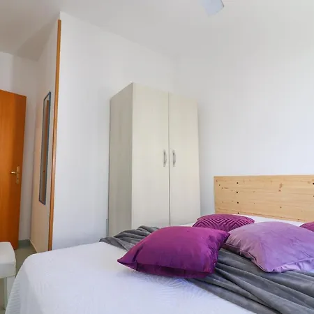 Vakantiehuis Bilo Nadia Cozy 200 M From Otrantos Castle *